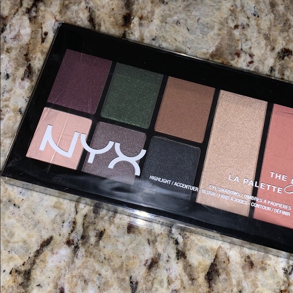 NYX 4 pc highlight contour & glow palettes shadow - Picture 4 of 4
